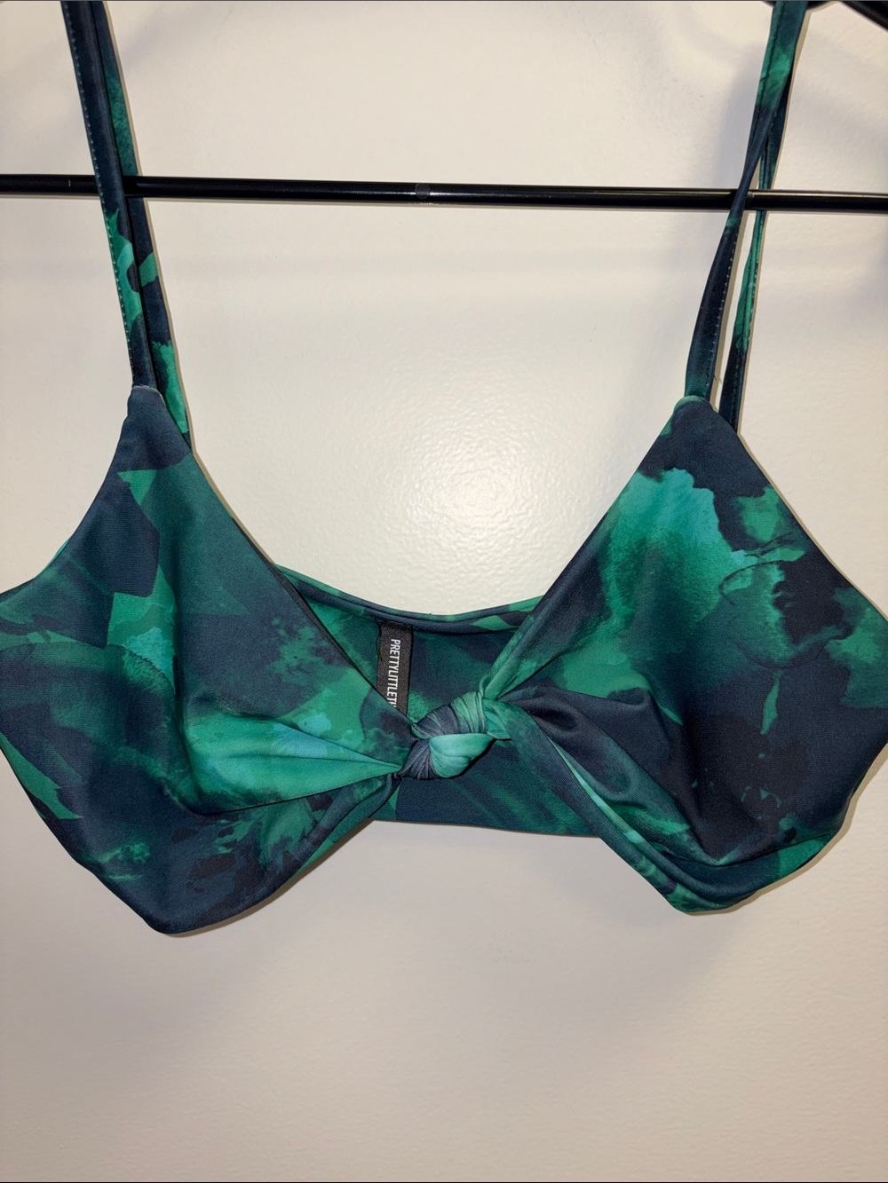 PrettyLittleThing Patterned Bikini Tops - Picture 3 of 11